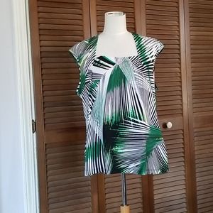 Lady short sleeve talk With a square neck